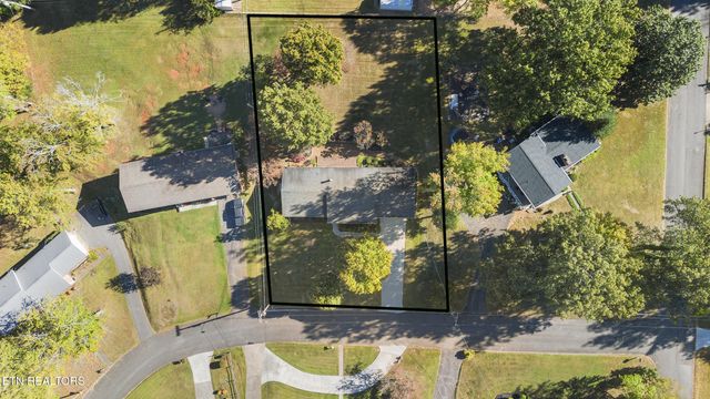 1004 Greenway Lane, Etowah, TN 37331