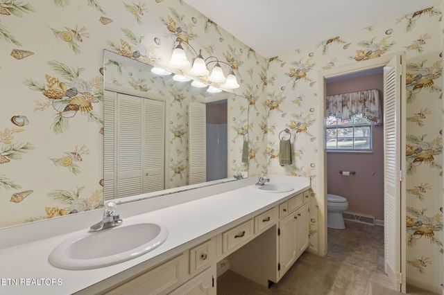 1004 Greenway Lane, Etowah, TN 37331