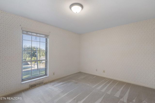 1004 Greenway Lane, Etowah, TN 37331