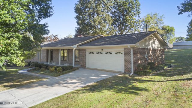 1004 Greenway Lane, Etowah, TN 37331