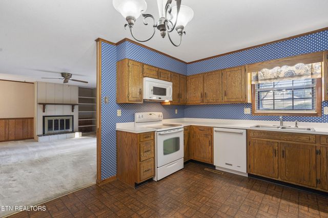 1004 Greenway Lane, Etowah, TN 37331