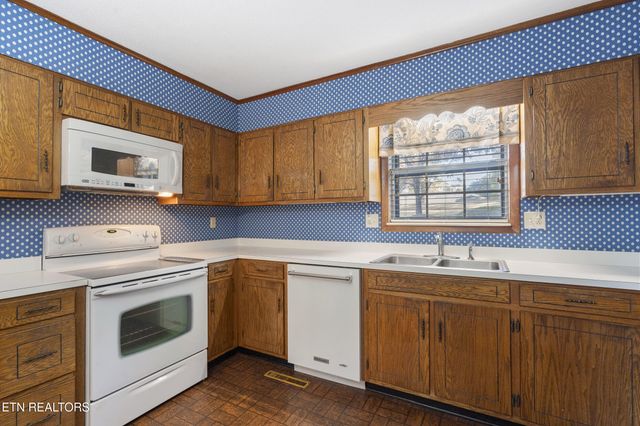 1004 Greenway Lane, Etowah, TN 37331