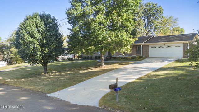 1004 Greenway Lane, Etowah, TN 37331