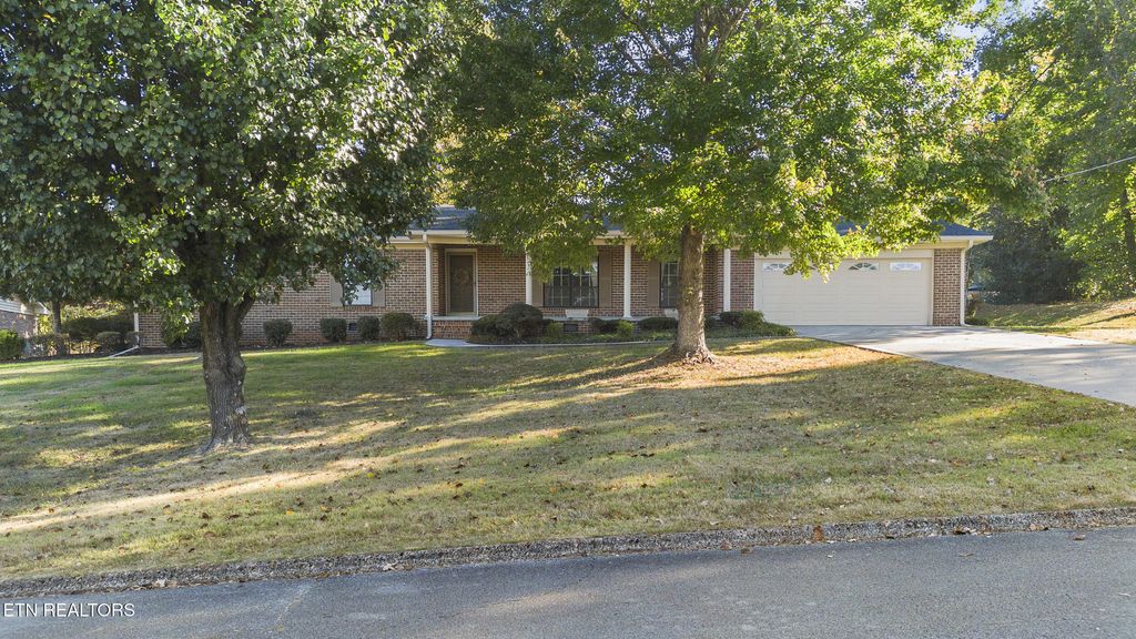 1004 Greenway Lane, Etowah, TN 37331
