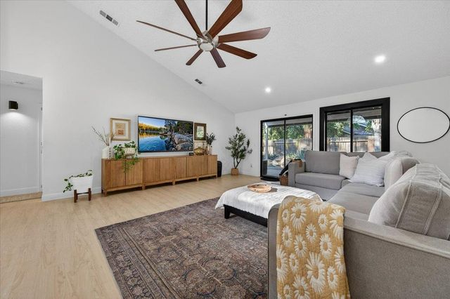 6413 N Arthur Avenue, Fresno, CA 93711