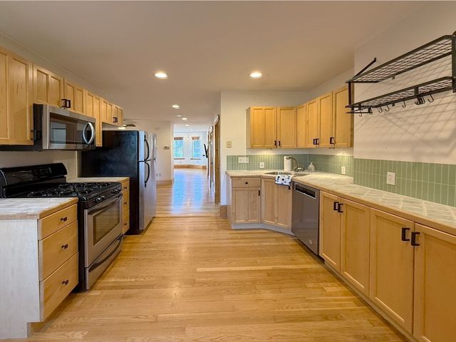 148 Berkshire St 148-4, Cambridge, MA 02141