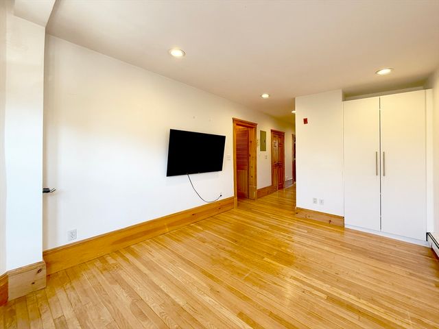 148 Berkshire St 148-4, Cambridge, MA 02141