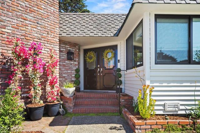25 Coral Street, Pacific Grove, CA 93950