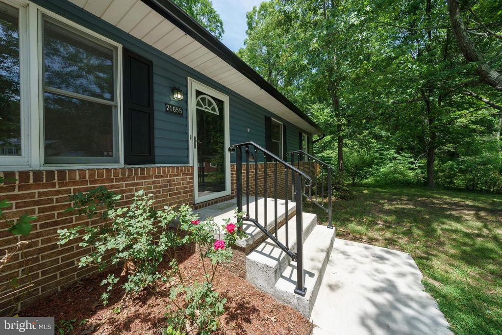 Image 5 of property listing at 21655 DEFENDER ST, Lexington Park, MD 20653