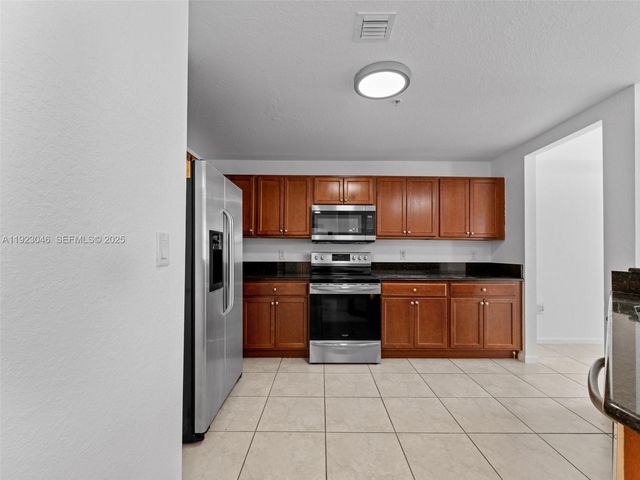 11603 NW 89th St 217, Doral, FL 33178