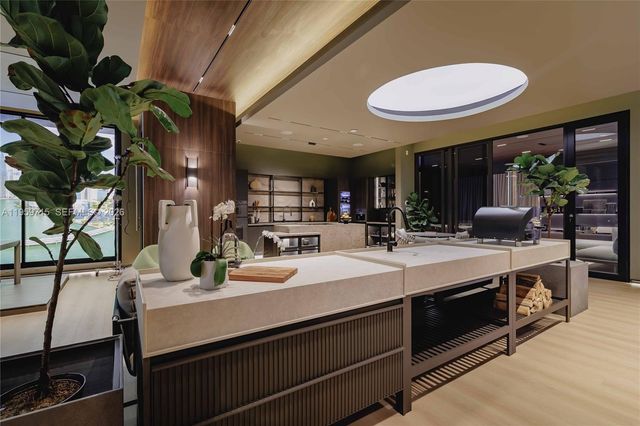 10409 NW 41, Doral, FL 33178