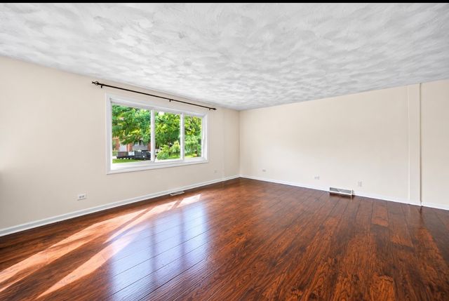 404 ASSEMBLY Drive, Bolingbrook, IL 60440