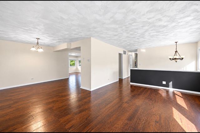 404 ASSEMBLY Drive, Bolingbrook, IL 60440