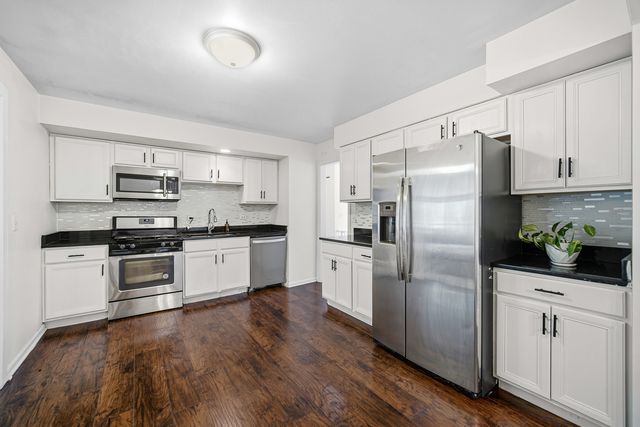 404 ASSEMBLY Drive, Bolingbrook, IL 60440
