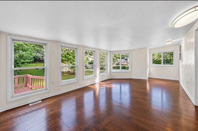 404 ASSEMBLY Drive, Bolingbrook, IL 60440