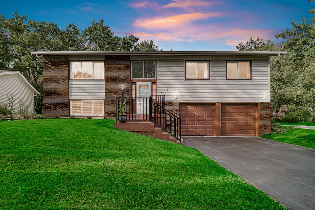 404 ASSEMBLY Drive, Bolingbrook, IL 60440 — photo 2