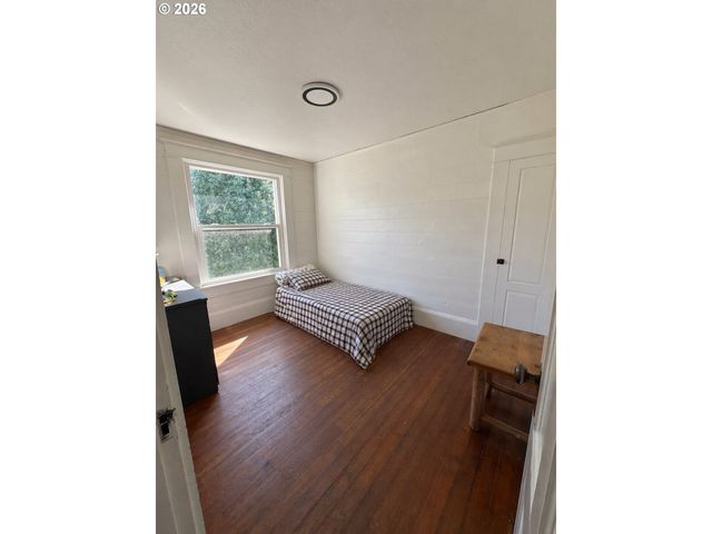 322 W C St, Rainier, OR 97048