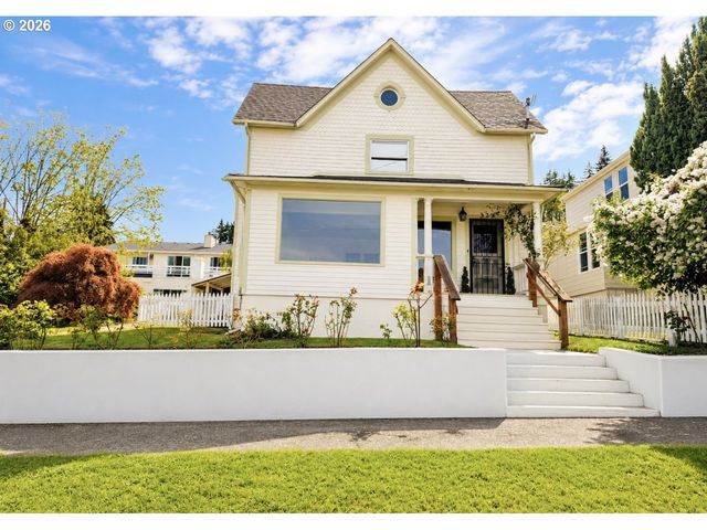 322 W C St, Rainier, OR 97048