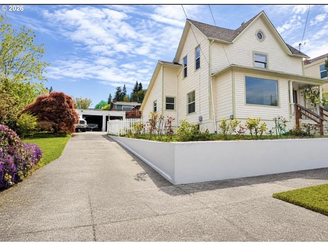 322 W C St, Rainier, OR 97048
