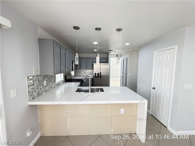 7520 Pacific Ridge Avenue, Las Vegas, NV 89128