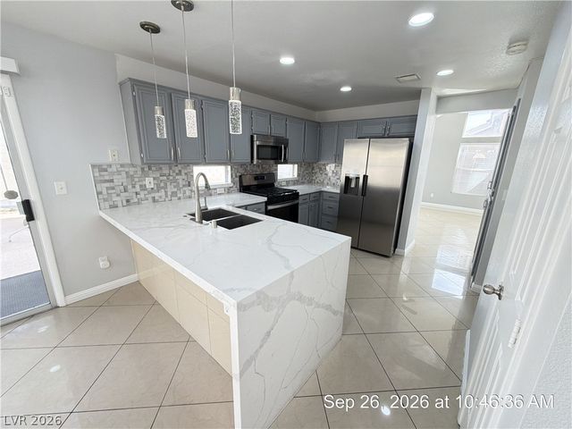 7520 Pacific Ridge Avenue, Las Vegas, NV 89128