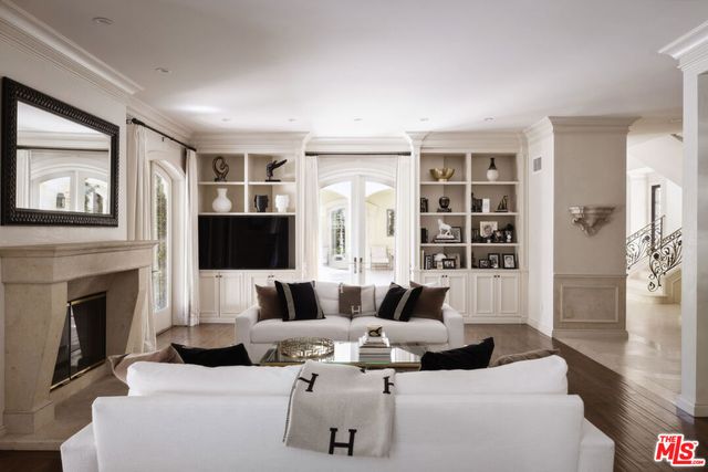 1160 Chantilly Road, Los Angeles, CA 90077