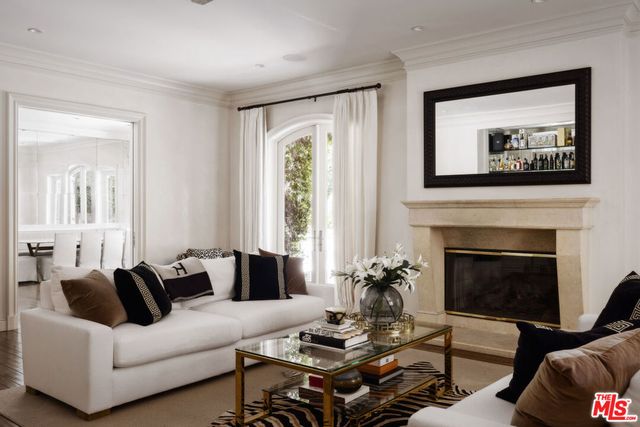 1160 Chantilly Road, Los Angeles, CA 90077