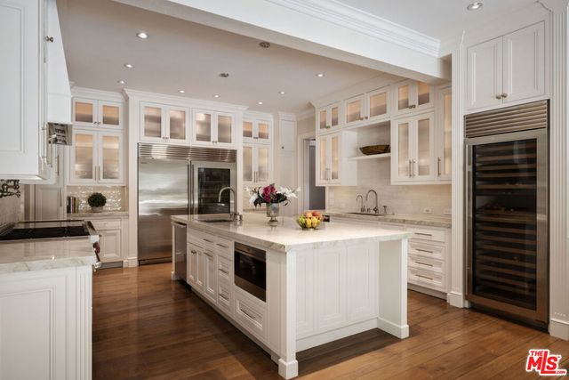 1160 Chantilly Road, Los Angeles, CA 90077