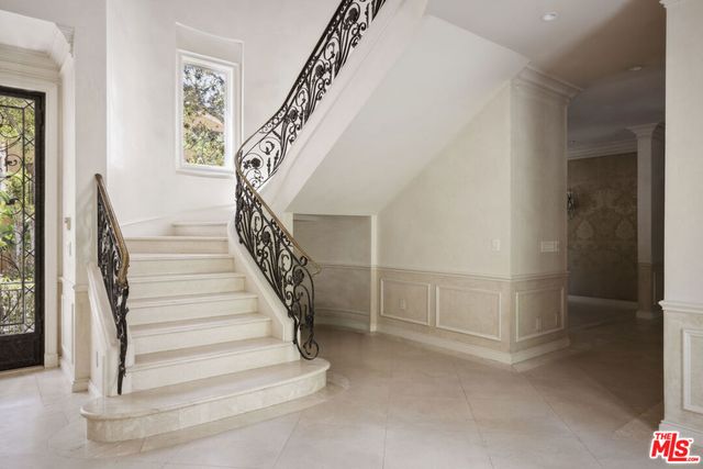 1160 Chantilly Road, Los Angeles, CA 90077