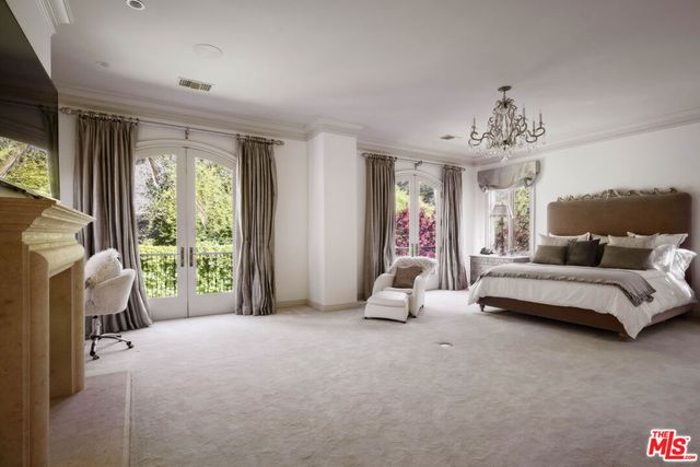 1160 Chantilly Road, Los Angeles, CA 90077