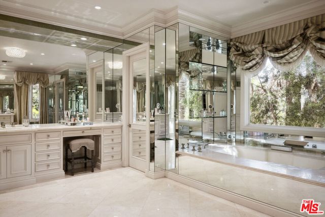 1160 Chantilly Road, Los Angeles, CA 90077