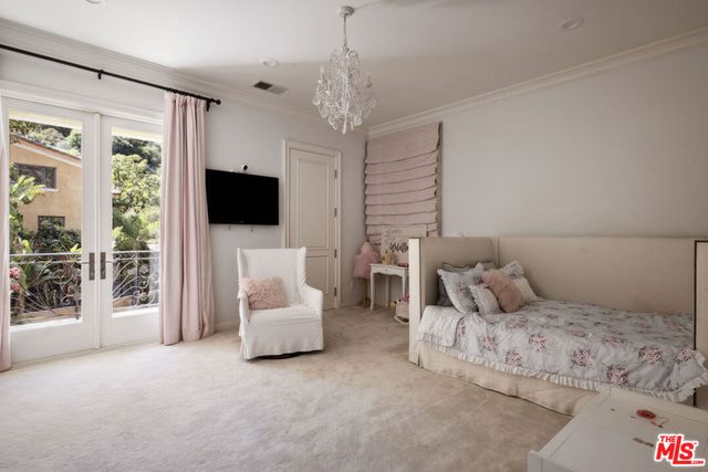 1160 Chantilly Road, Los Angeles, CA 90077