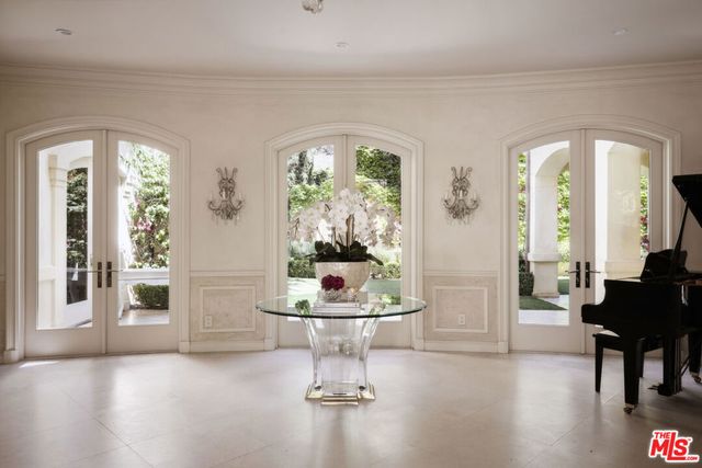 1160 Chantilly Road, Los Angeles, CA 90077