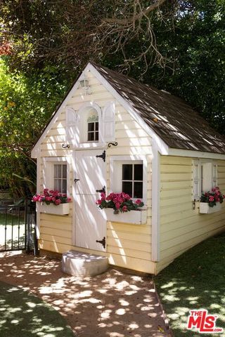 1160 Chantilly Road, Los Angeles, CA 90077