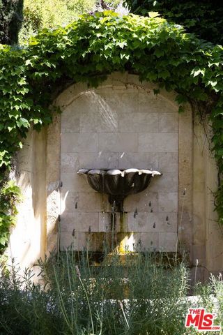 1160 Chantilly Road, Los Angeles, CA 90077