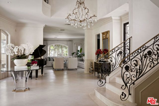 1160 Chantilly Road, Los Angeles, CA 90077