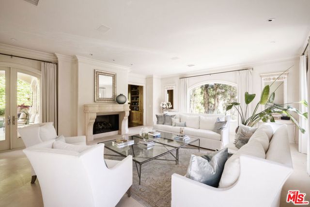 1160 Chantilly Road, Los Angeles, CA 90077