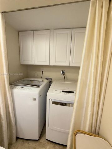 11006 N Harmony Lake Circle, Davie, FL 33324