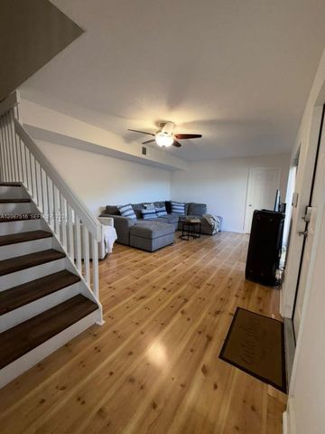 11006 N Harmony Lake Circle, Davie, FL 33324