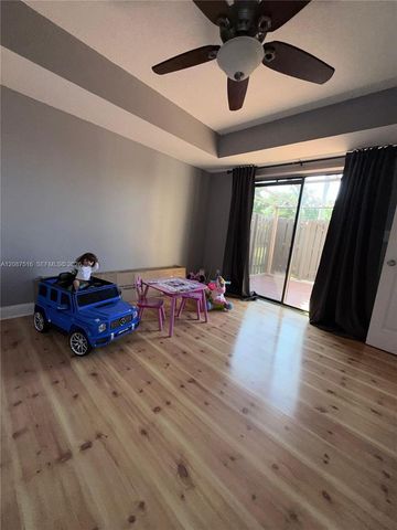 11006 N Harmony Lake Circle, Davie, FL 33324