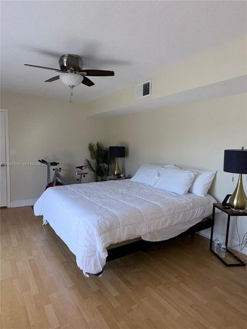 11006 N Harmony Lake Circle, Davie, FL 33324