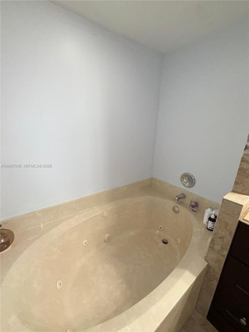 11006 N Harmony Lake Circle, Davie, FL 33324