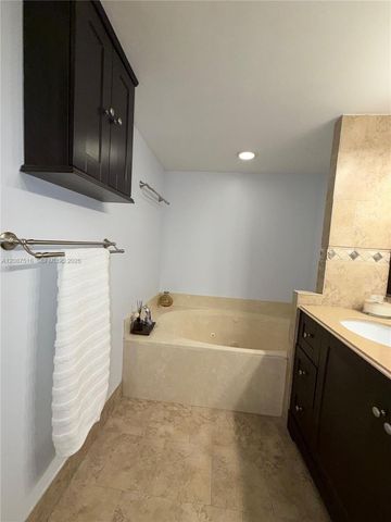 11006 N Harmony Lake Circle, Davie, FL 33324