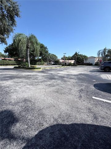11006 N Harmony Lake Circle, Davie, FL 33324
