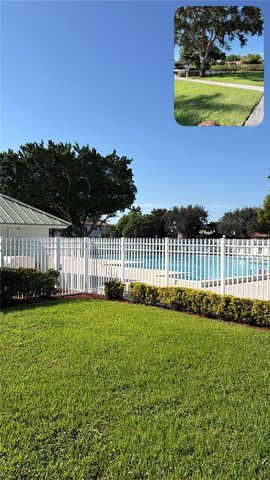 11006 N Harmony Lake Circle, Davie, FL 33324