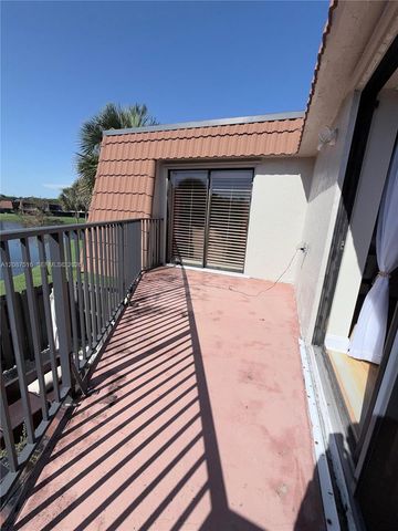 11006 N Harmony Lake Circle, Davie, FL 33324