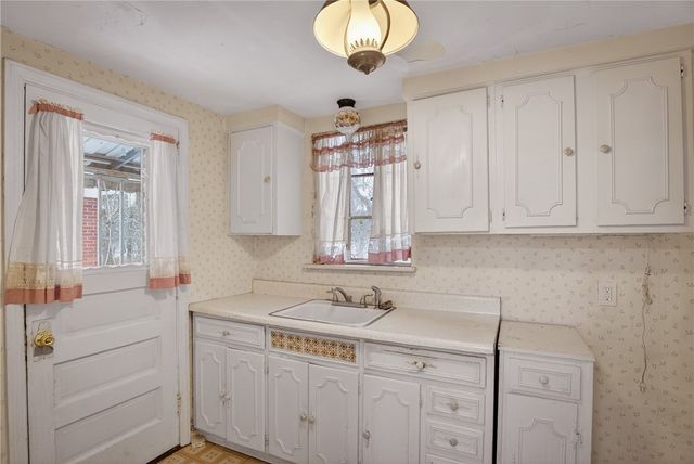 822 Harden Dr, Ross Twp, PA 15229