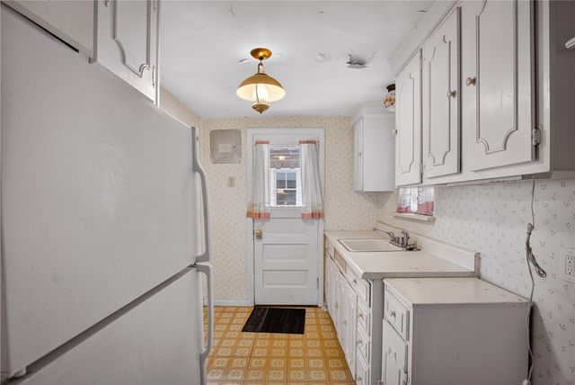 822 Harden Dr, Ross Twp, PA 15229