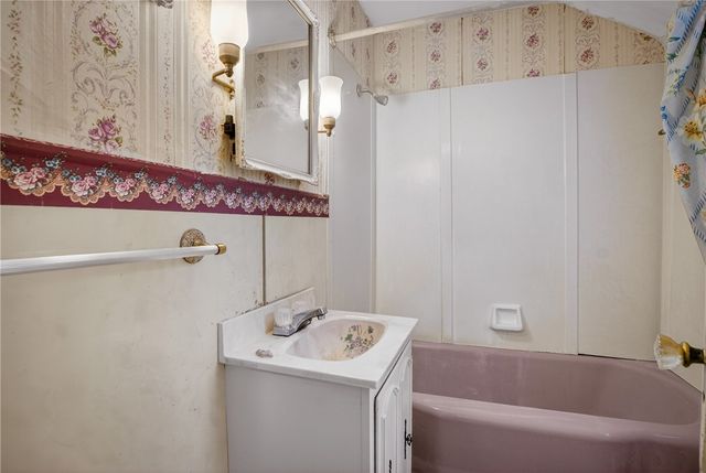 822 Harden Dr, Ross Twp, PA 15229