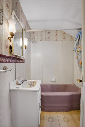 822 Harden Dr, Ross Twp, PA 15229